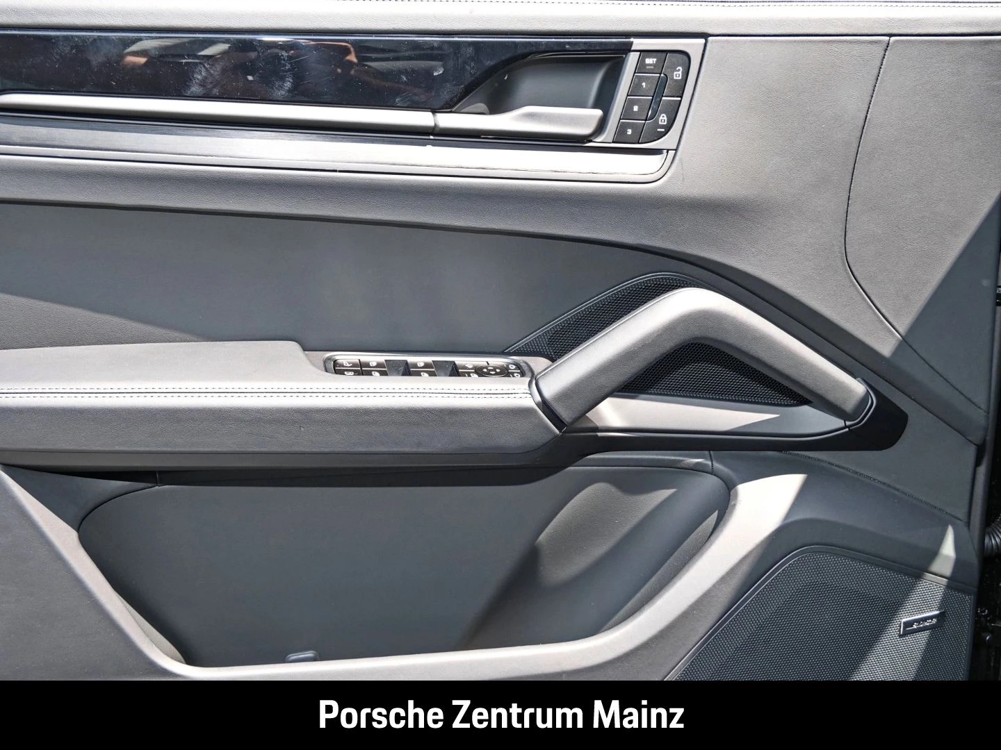Porsche-Cayenne-image-28