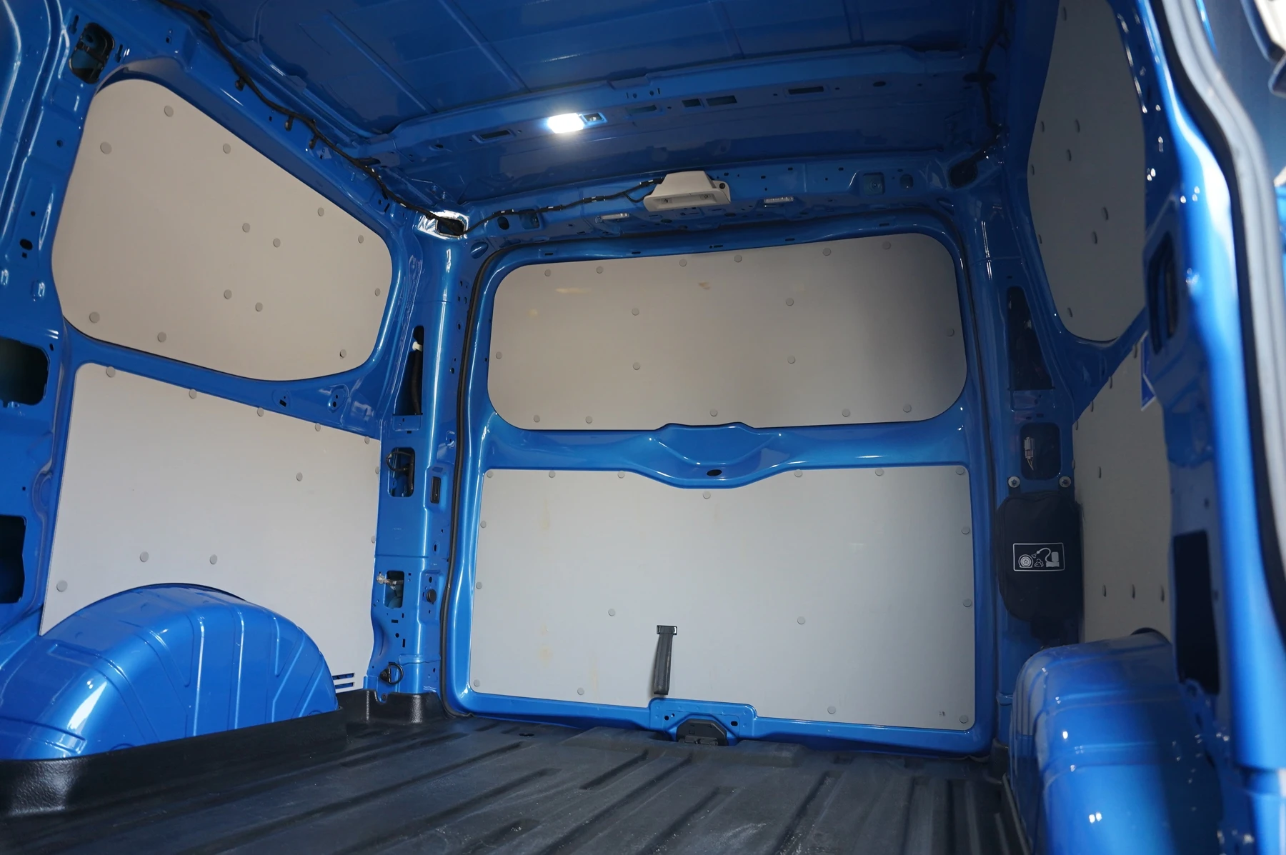 Volkswagen-Transporter-image-28