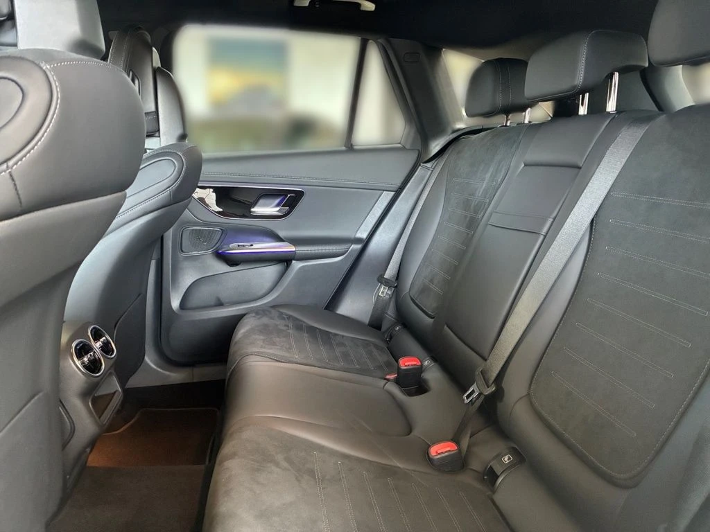 Mercedes-Benz-GLC 220 d-image-9