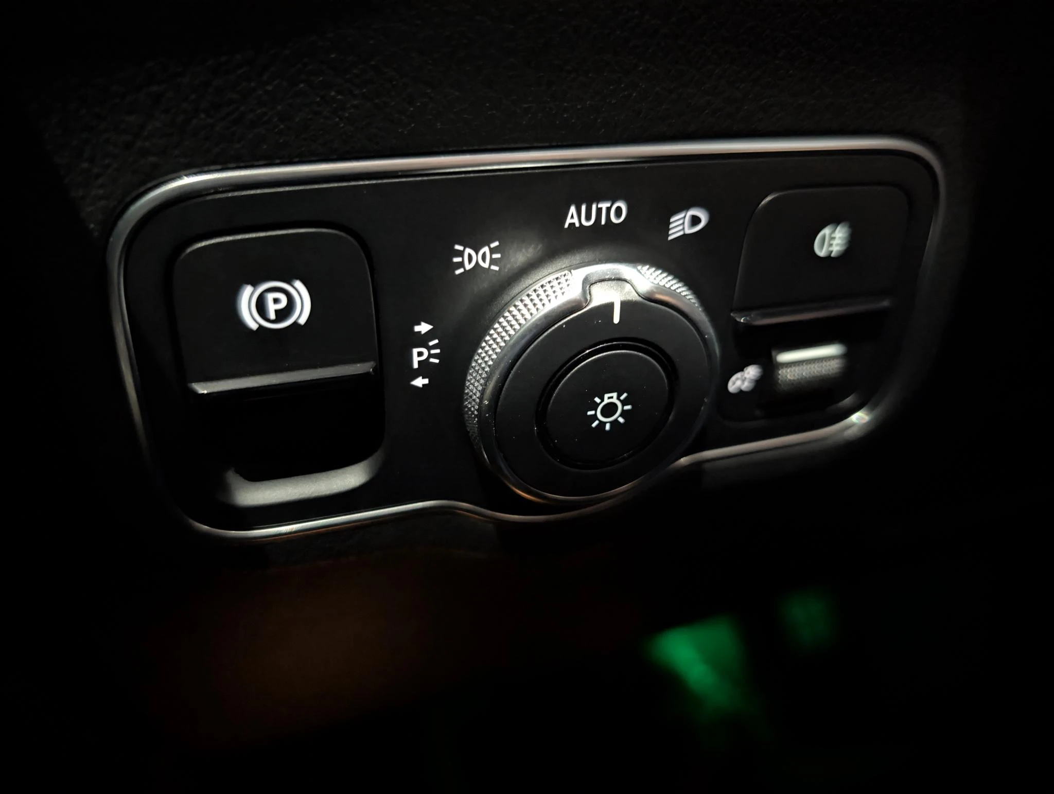 Mercedes-Benz-EQA-image-27