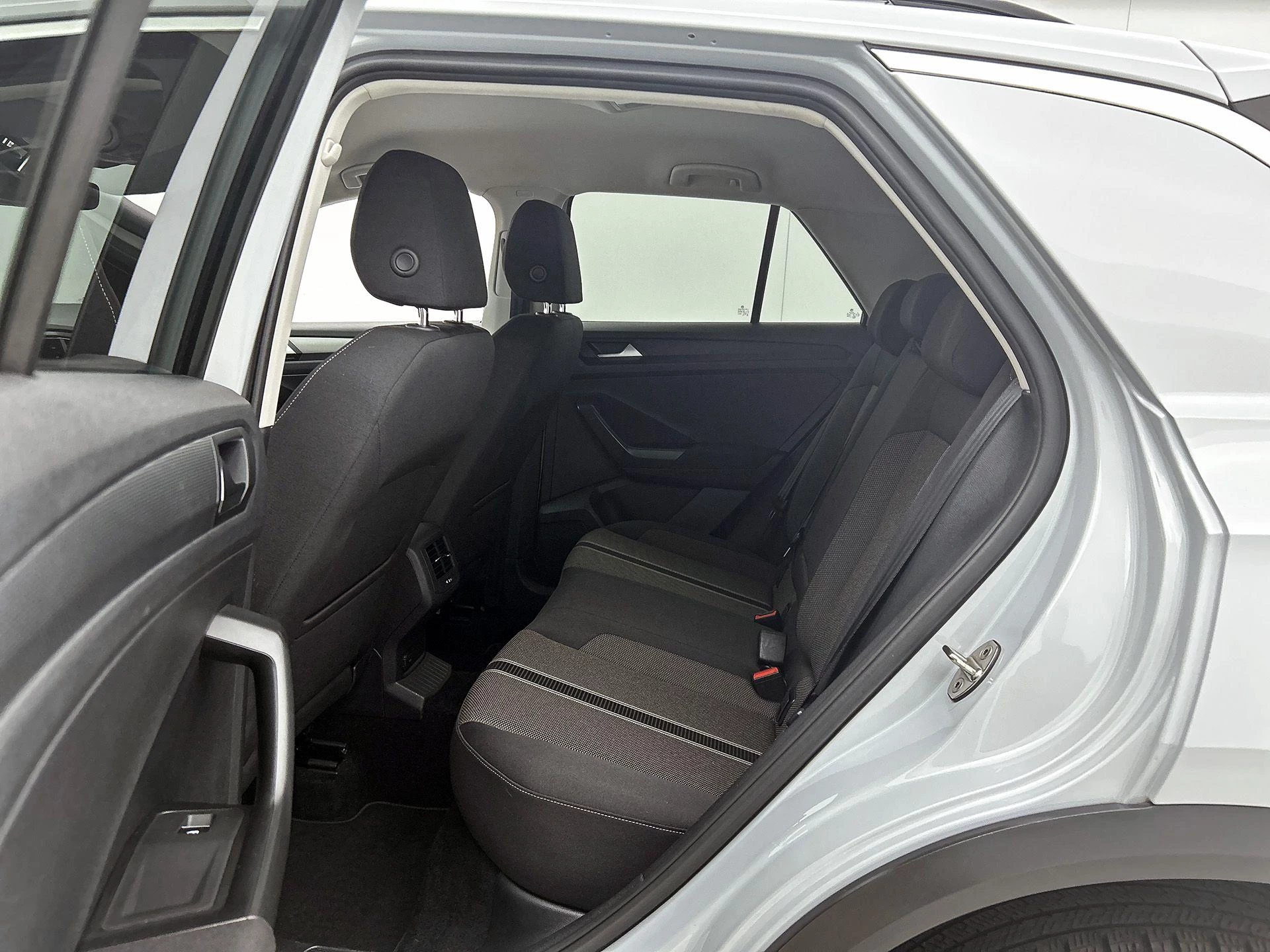 Volkswagen-T-Roc-image-27