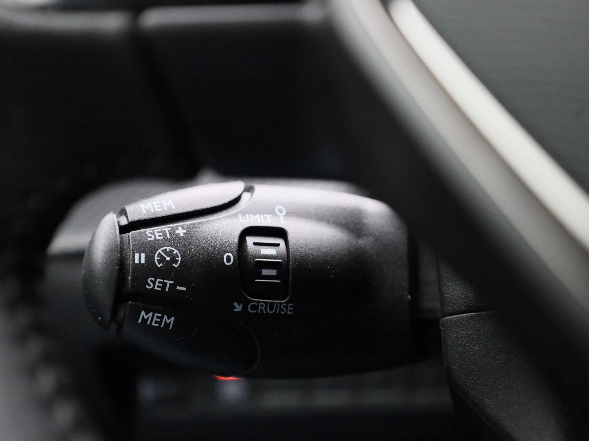 Peugeot-208-image-22