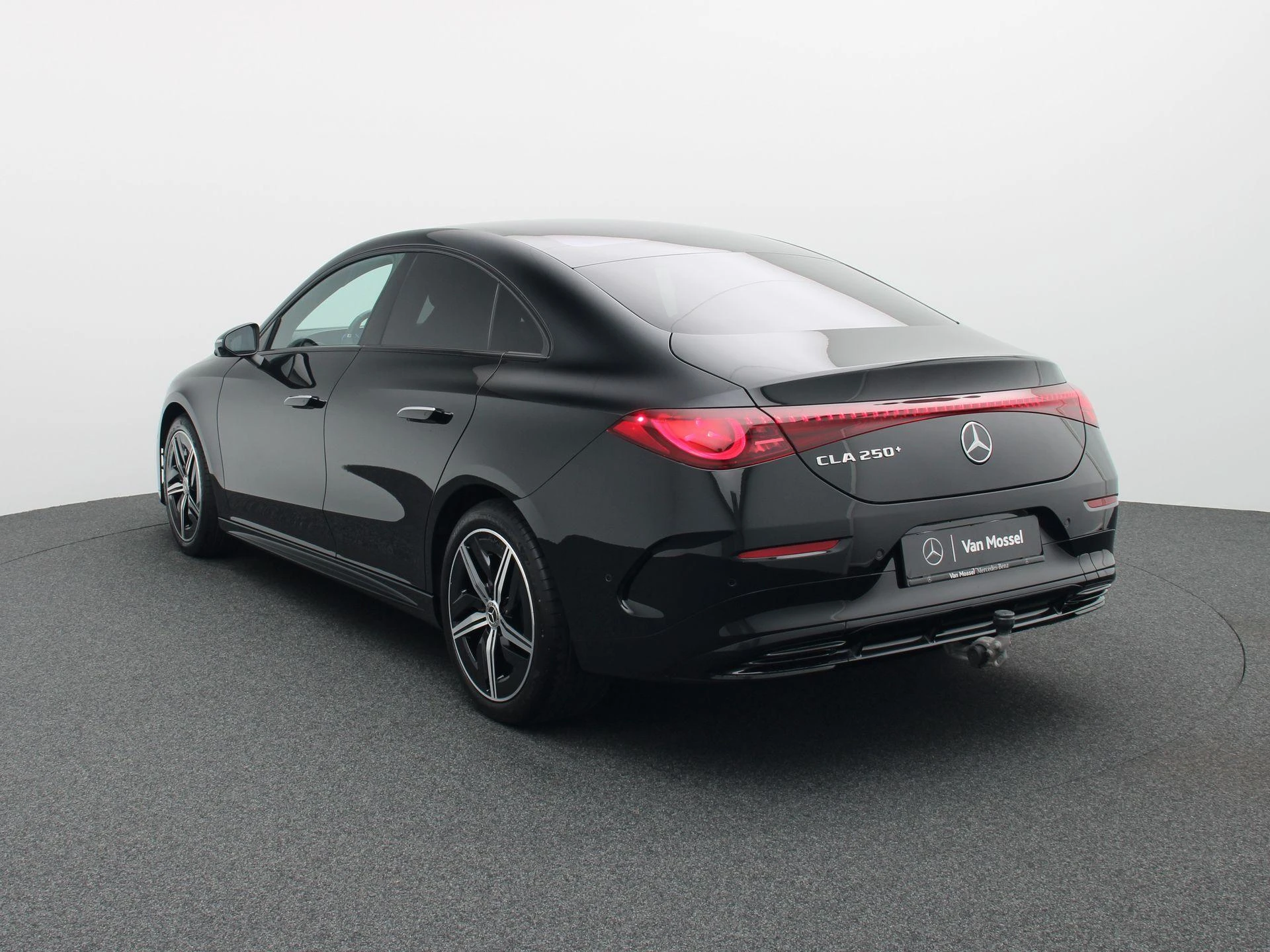 Mercedes-Benz-CLA-image-1