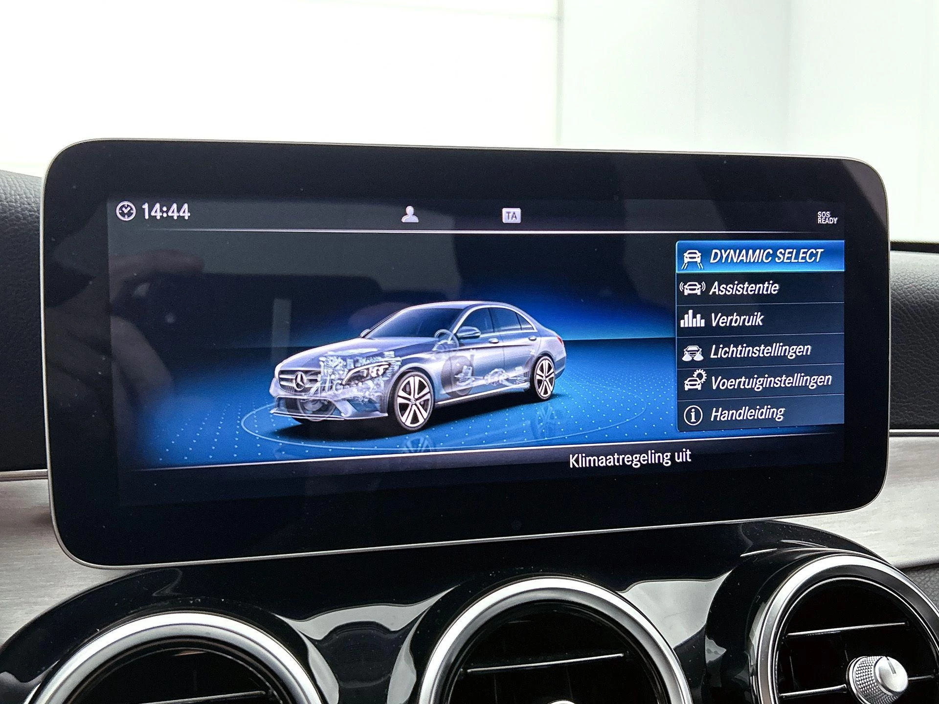 Mercedes-Benz-C-Klasse-image-11