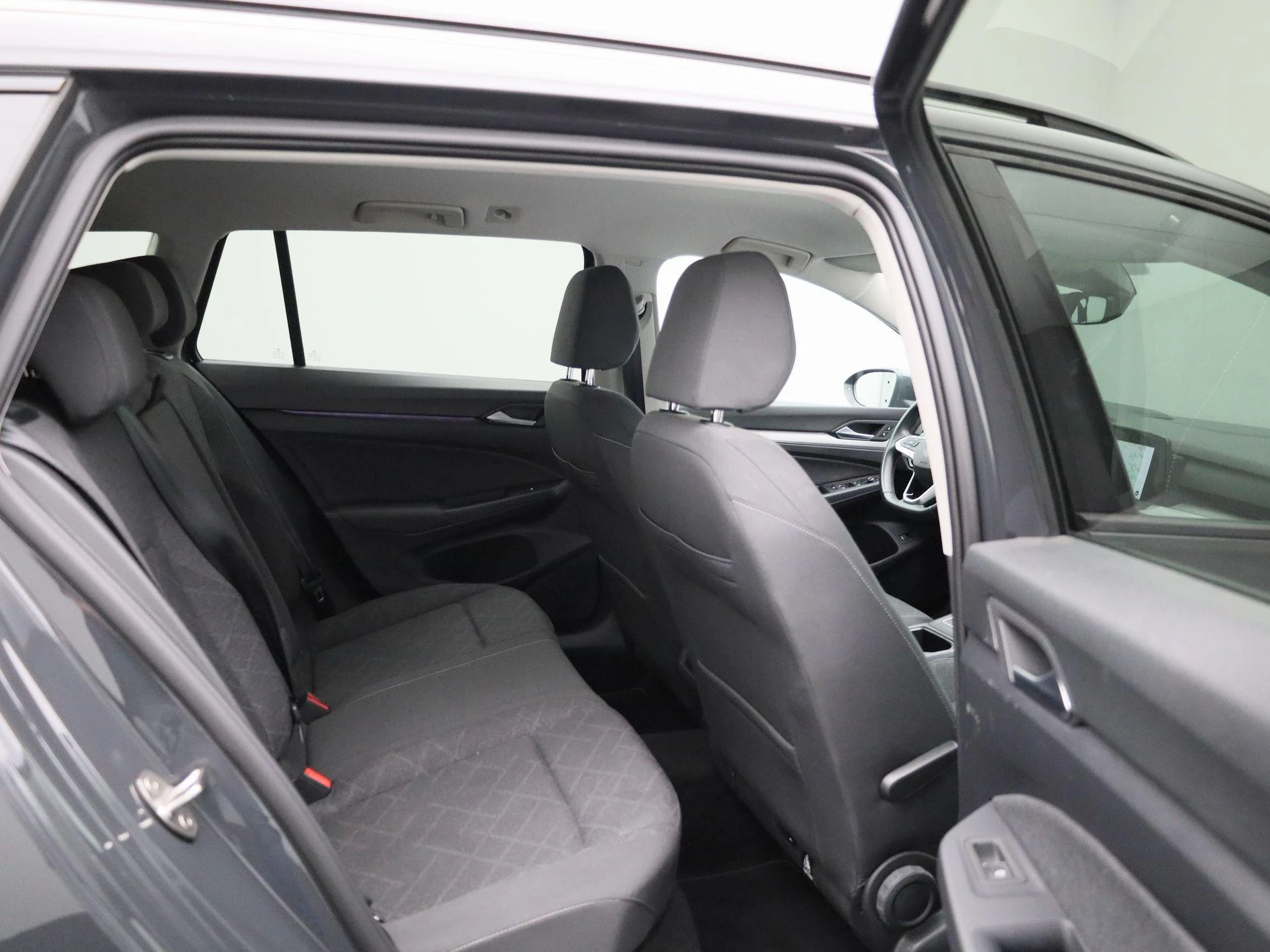Volkswagen-Golf-image-34