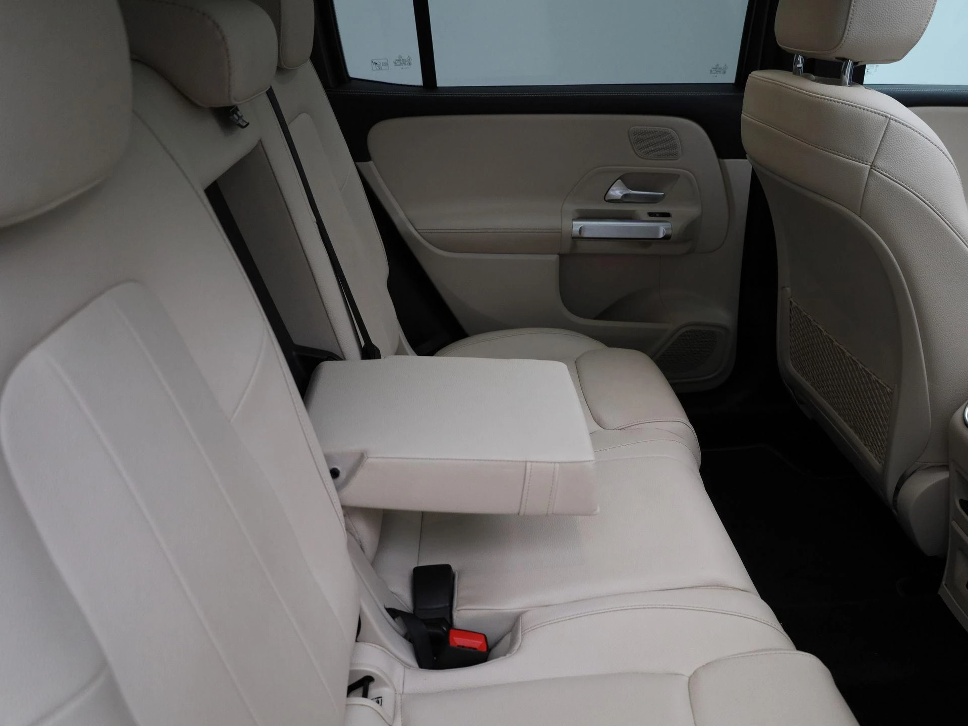 Mercedes-Benz-GLB-image-39