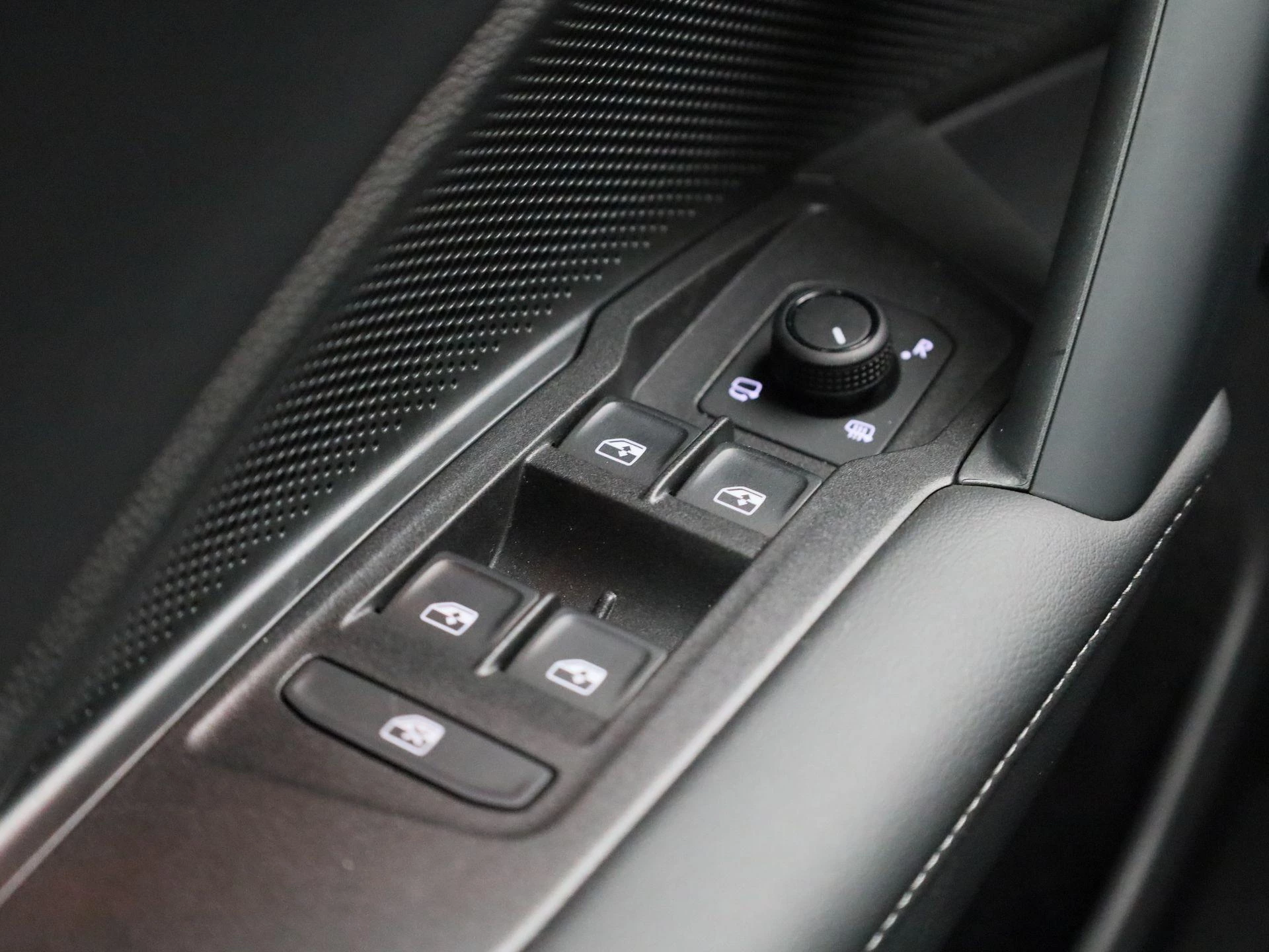 Volkswagen-Tiguan-image-34