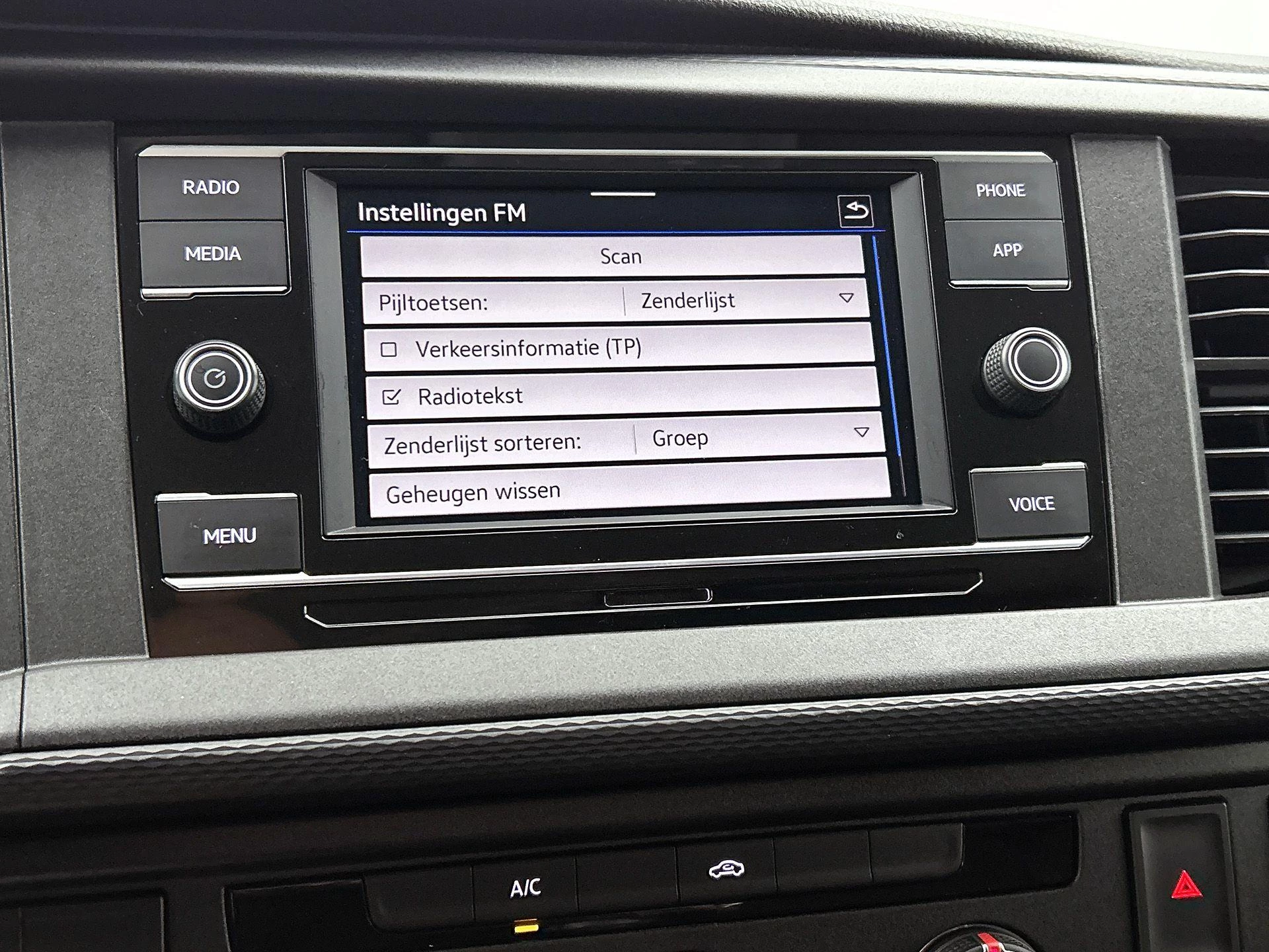 Volkswagen Transporter 2.0 TDI L1H1 90PK