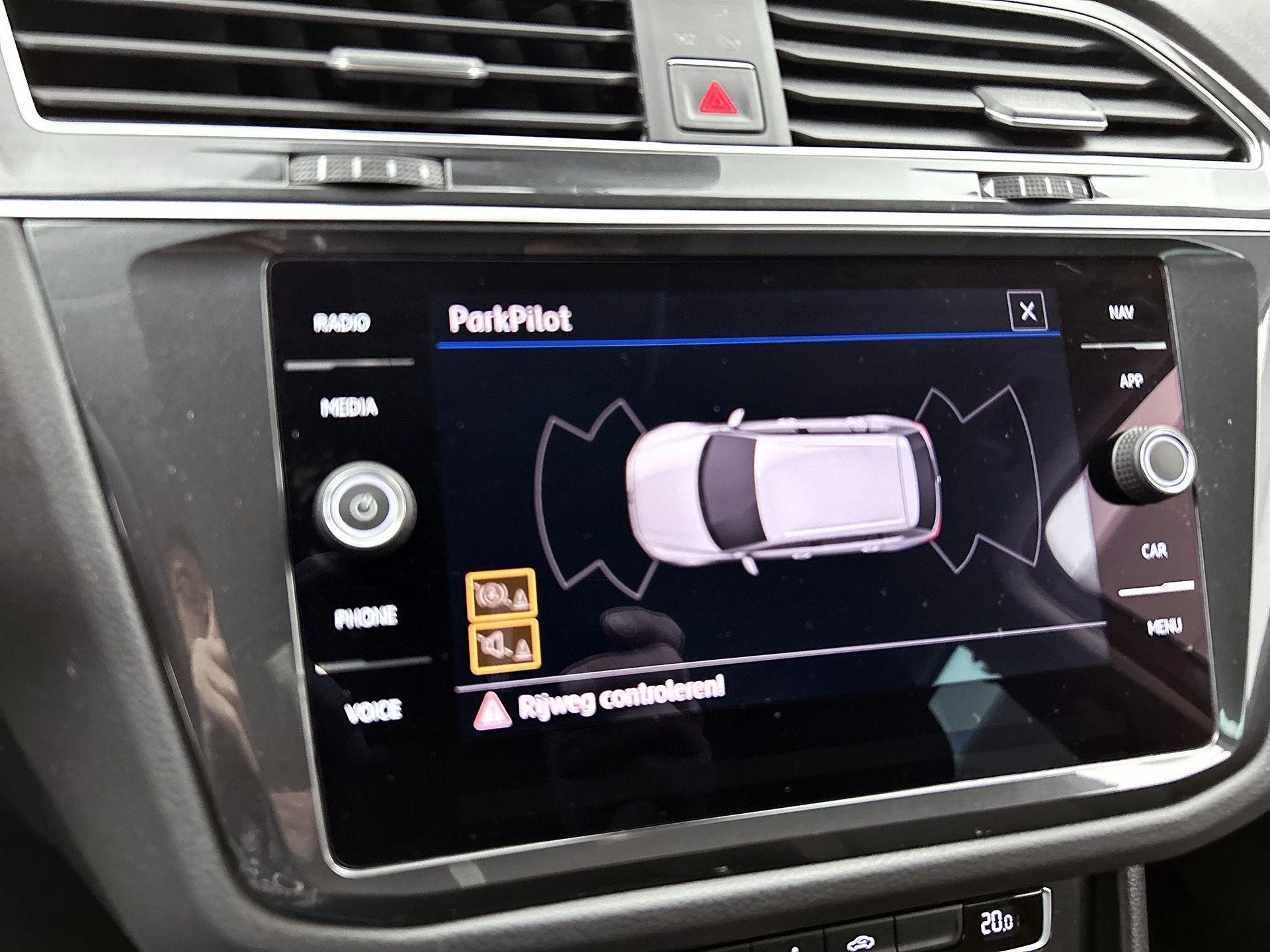 Volkswagen-Tiguan-image-13