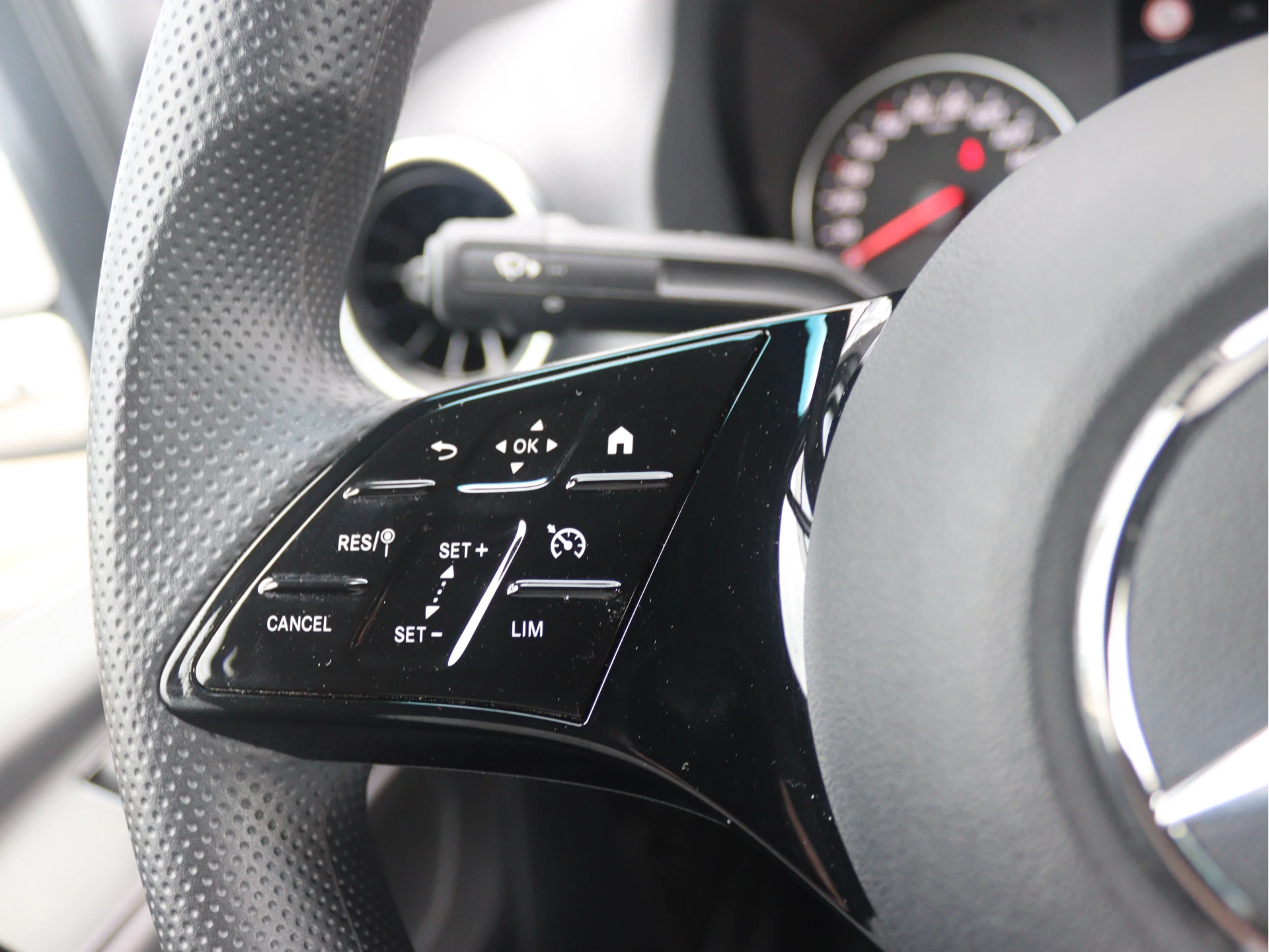 Mercedes-Benz-Sprinter-image-6