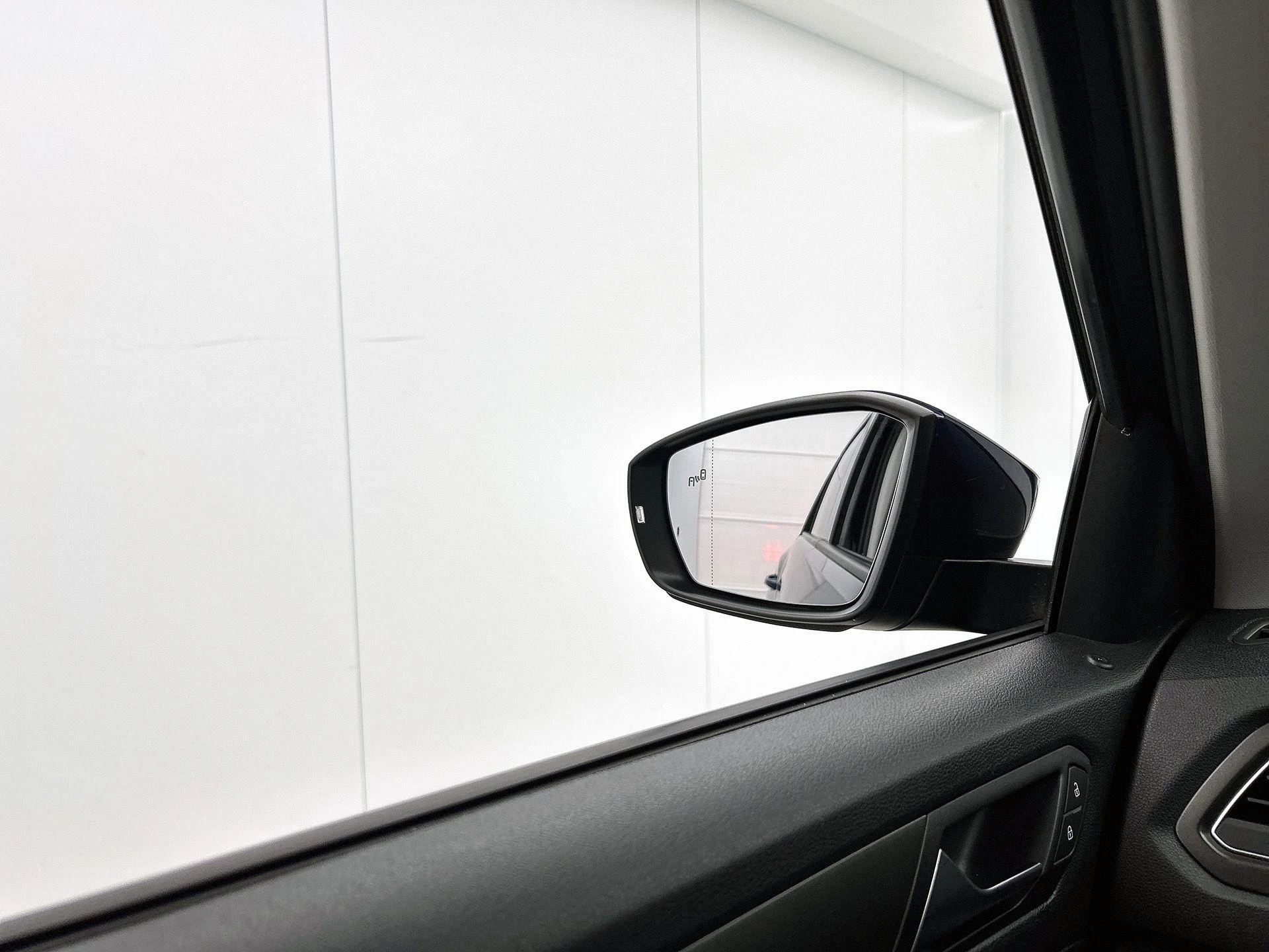Volkswagen-T-Roc-image-19