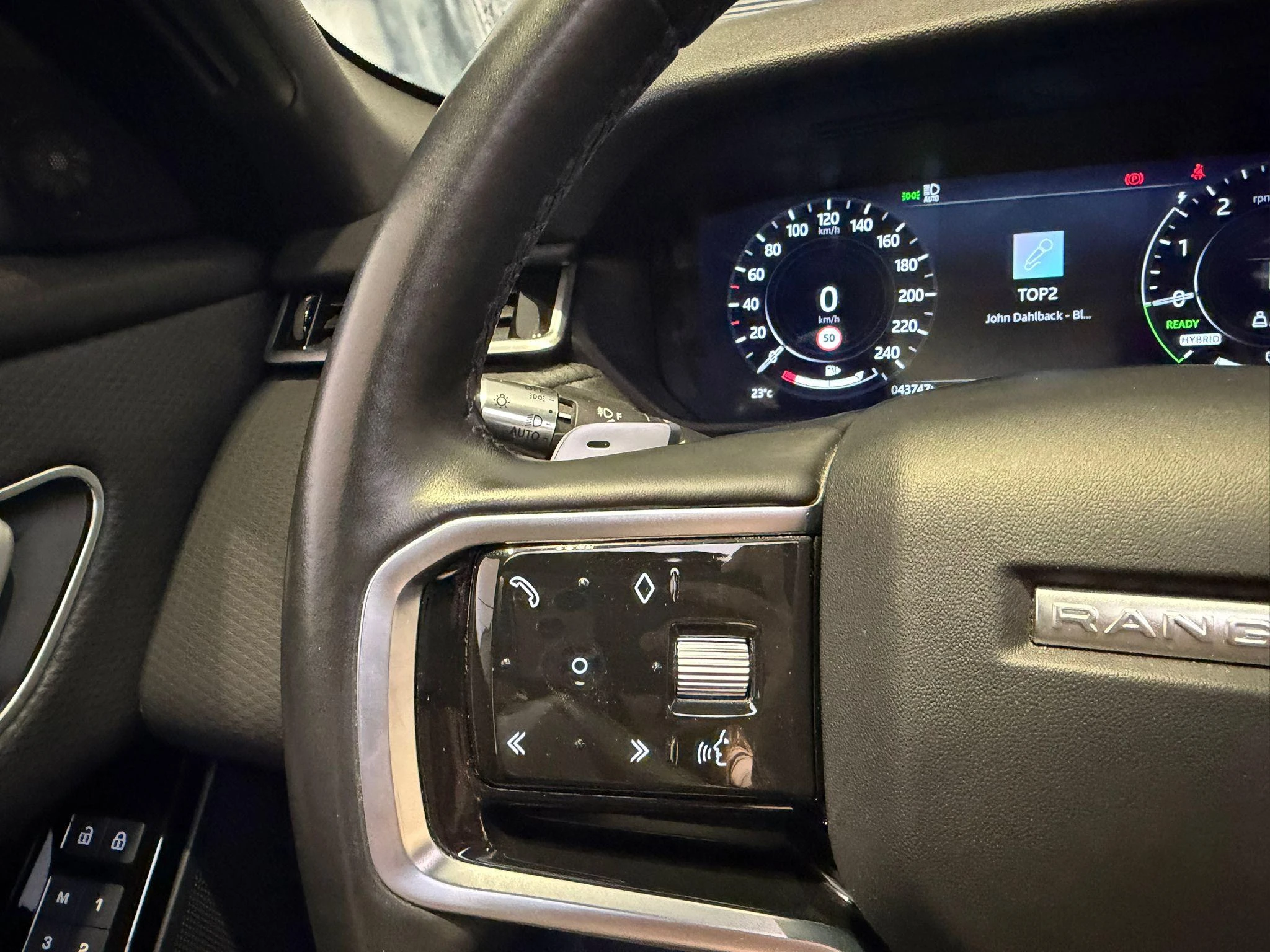 Land Rover-Range Rover Velar-image-11