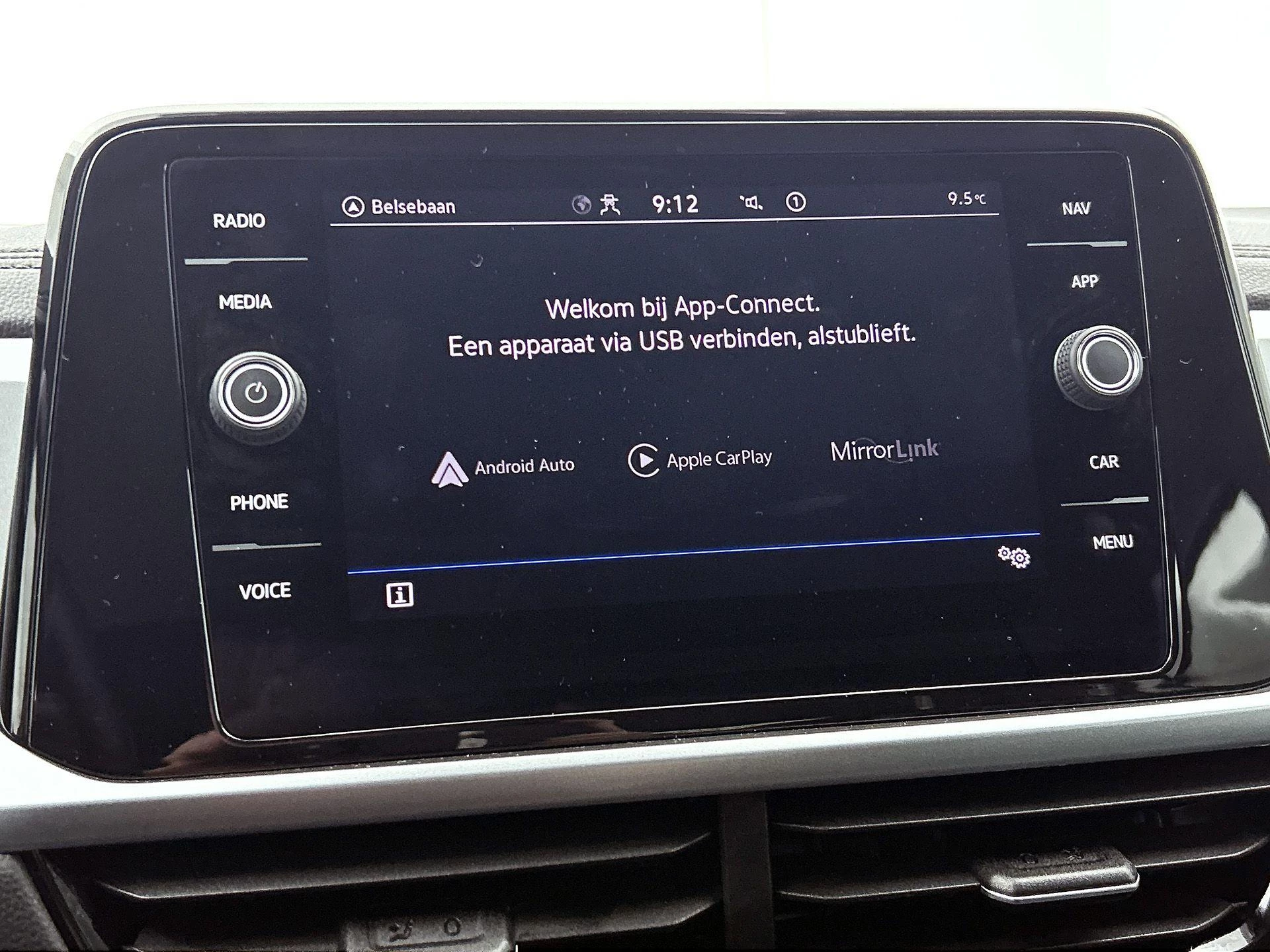 Volkswagen-T-Roc-image-14