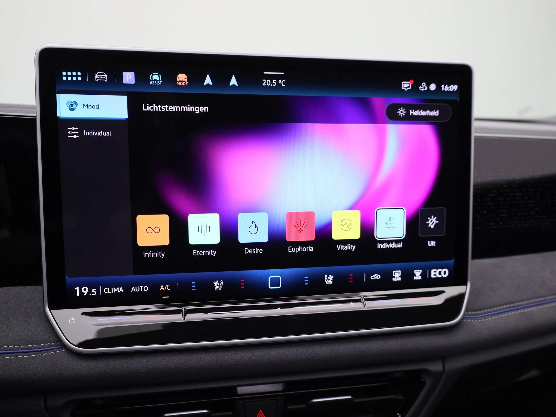 Volkswagen-Tiguan-image-30