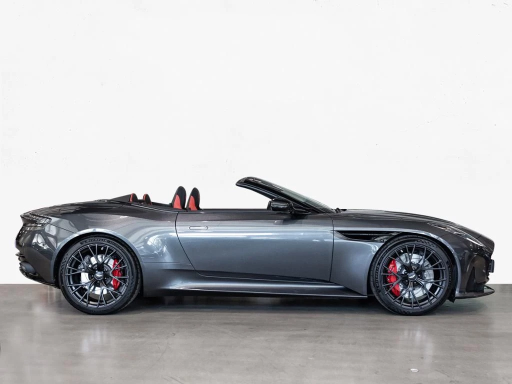 Aston Martin-DB12-image-16