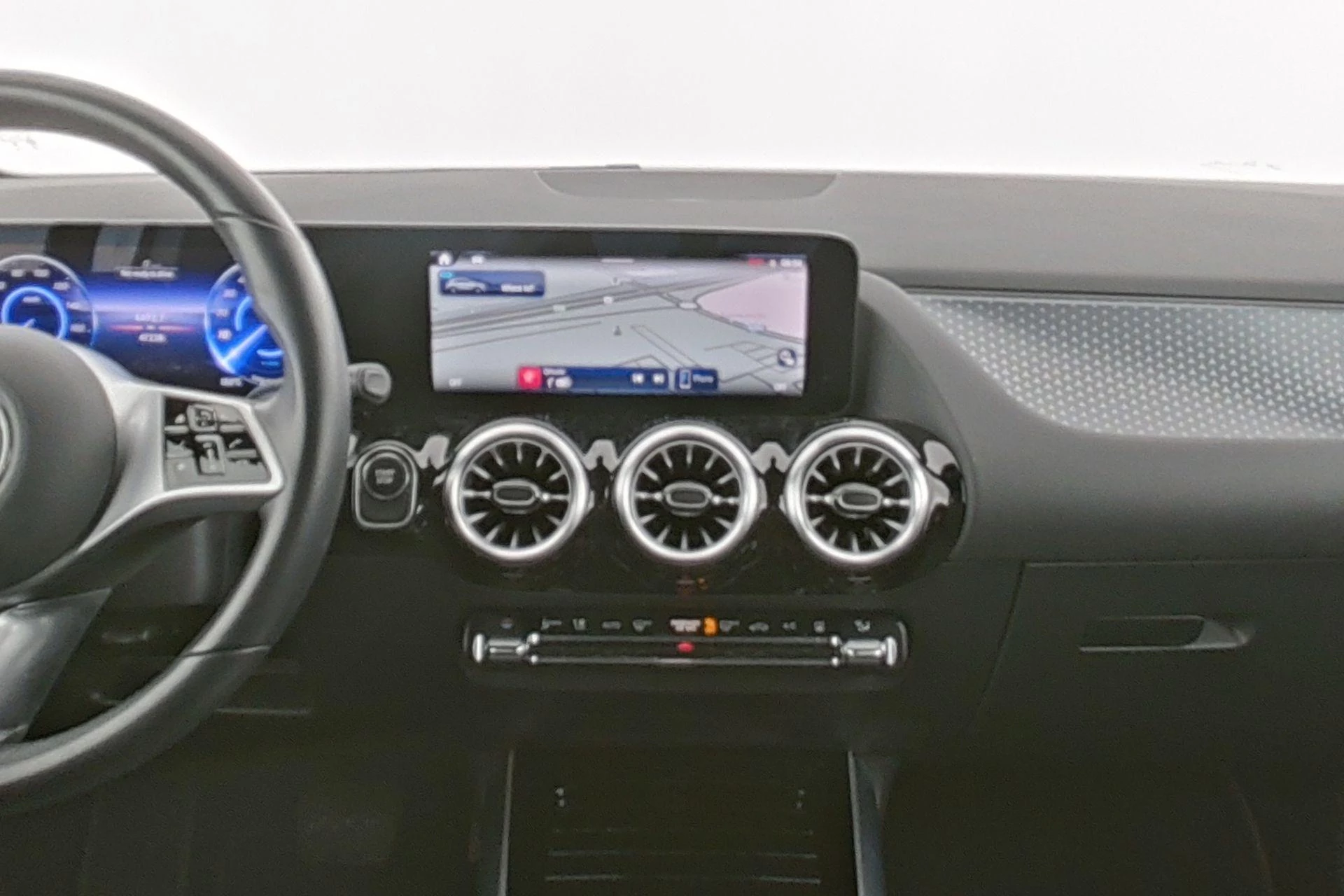 Mercedes-Benz EQA 250+ Business Line + CARPLAY + LED + CAMERA +