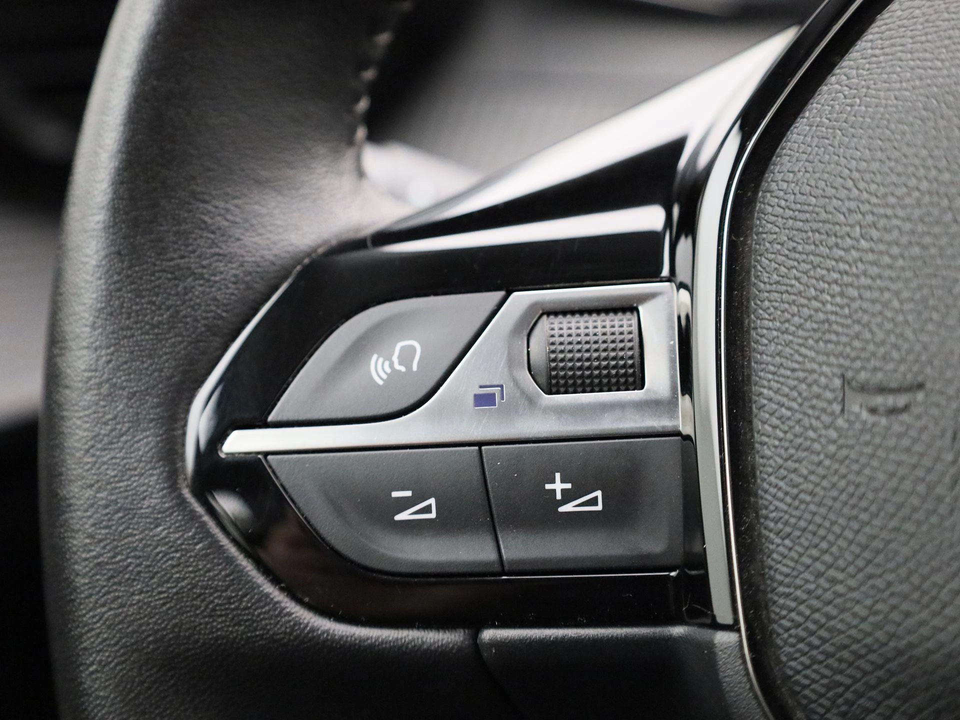 Peugeot-208-image-16