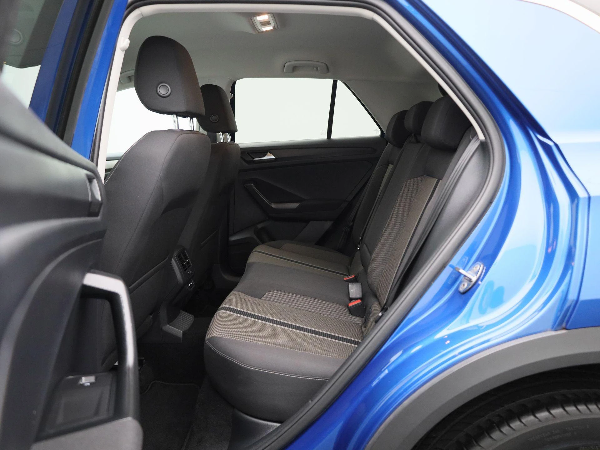 Volkswagen-T-Roc-image-11