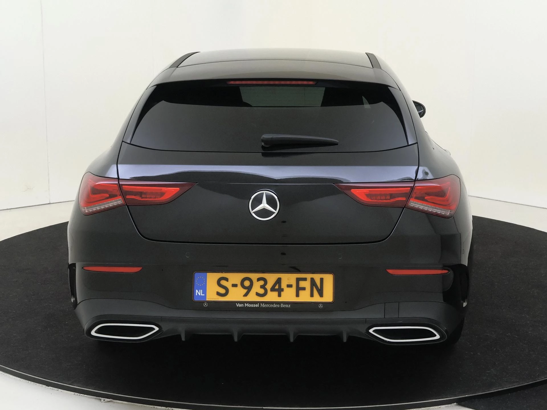 Mercedes-Benz-CLA-image-6