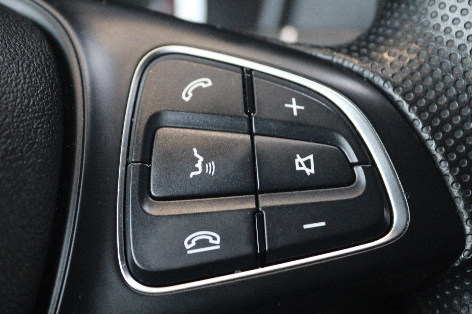 Mercedes-Benz-Vito-image-11