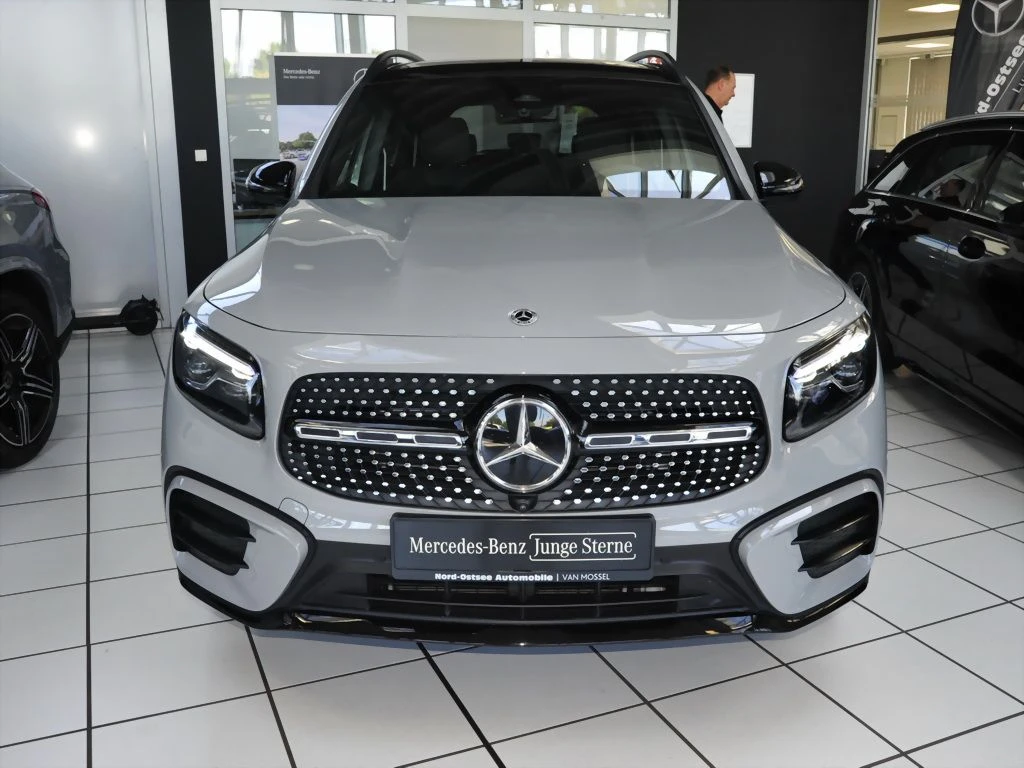 Mercedes-Benz-GLB 200-image-3