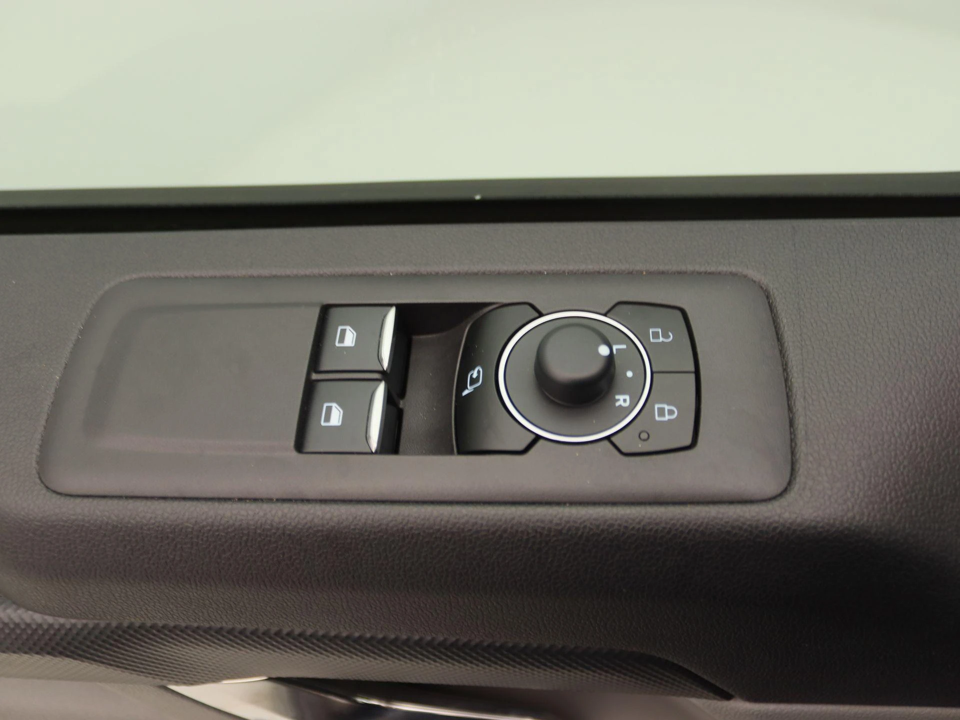 Ford-E-Transit-image-18