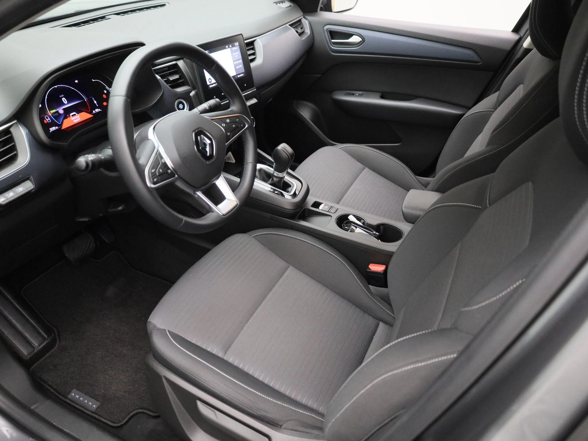 Renault-Arkana-image-14