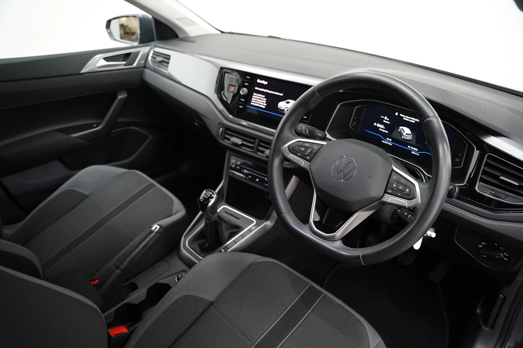 Volkswagen-Polo-image-5