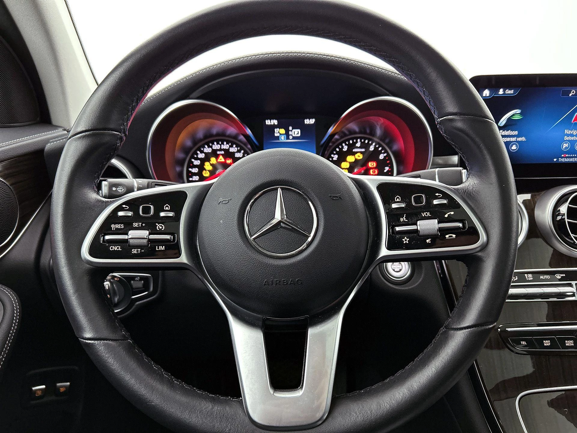 Mercedes-Benz-GLC-image-32