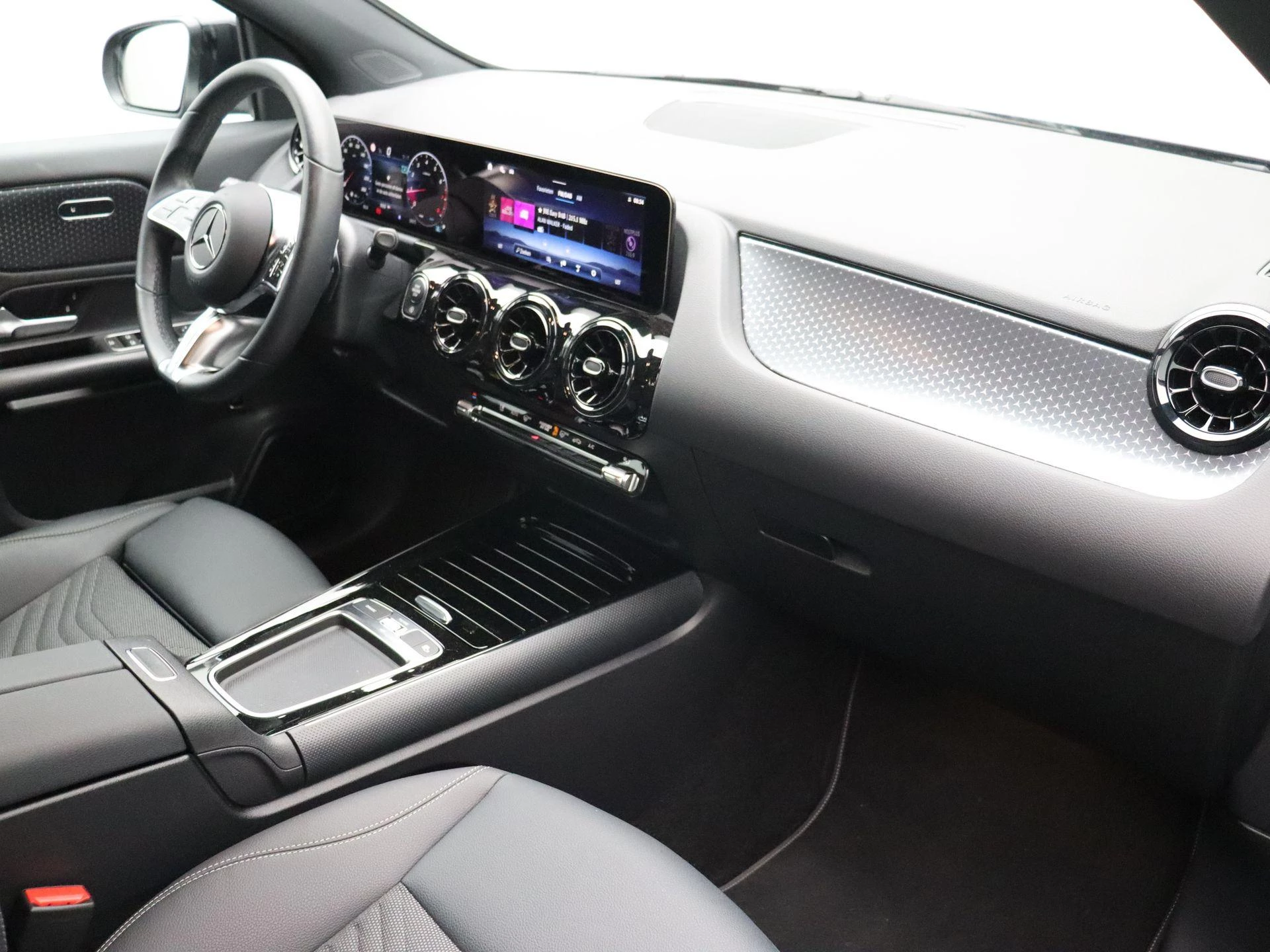 Mercedes-Benz GLA 180 Business Line + TREKHAAK + CAMERA + SENSOREN +