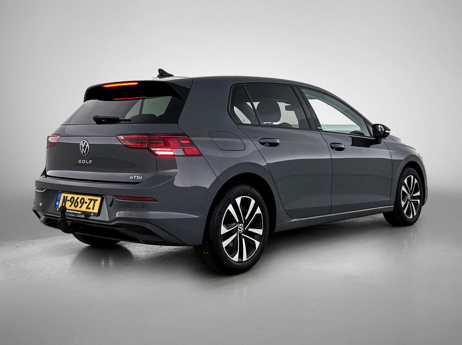 Volkswagen-Golf-image-3