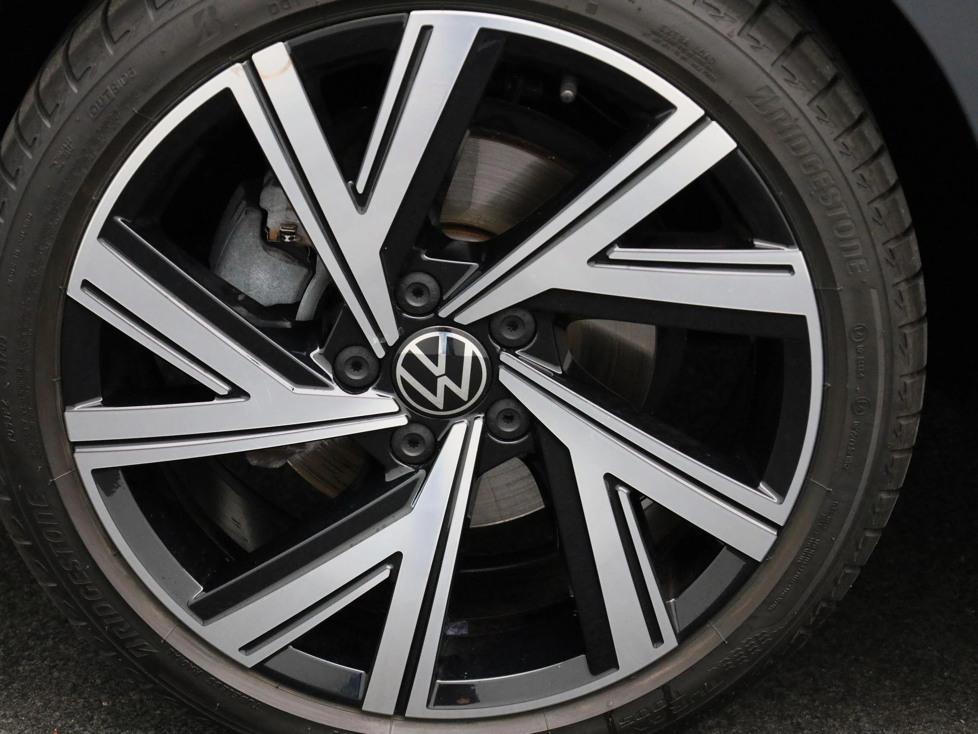 Volkswagen-Golf-image-12