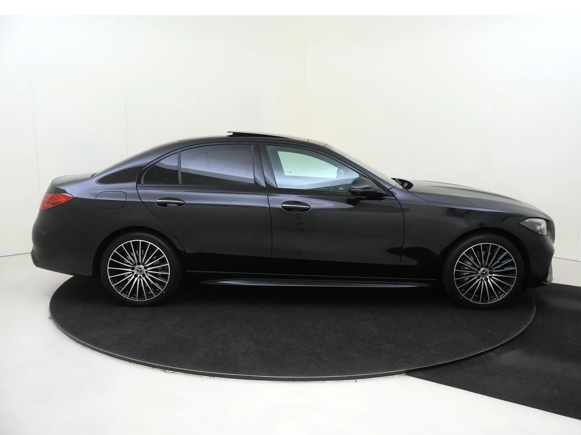 Mercedes-Benz-C-Klasse-image-8