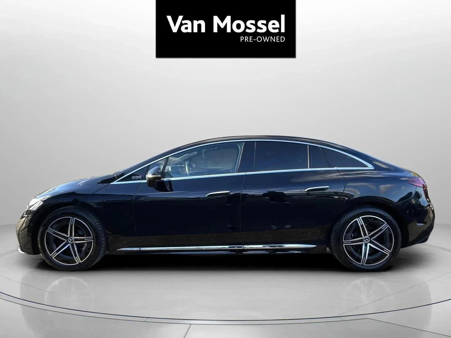 Mercedes-Benz-EQE-image-7