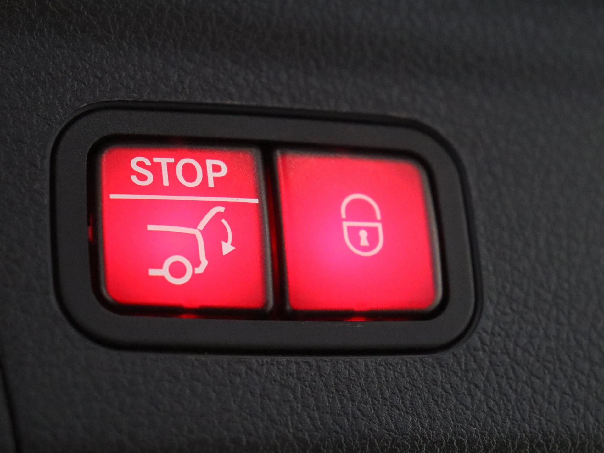 Mercedes-Benz-GLE-image-40