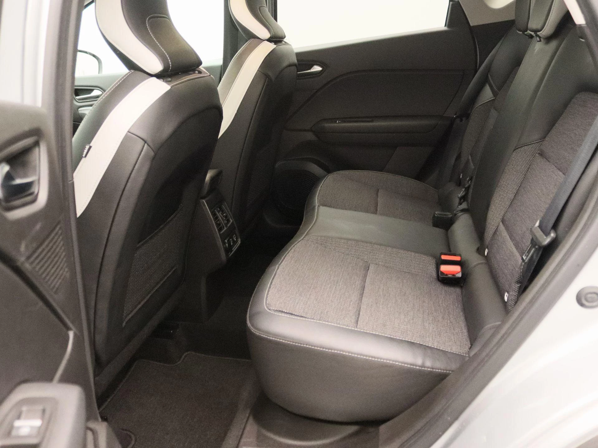 Renault-Captur-image-12