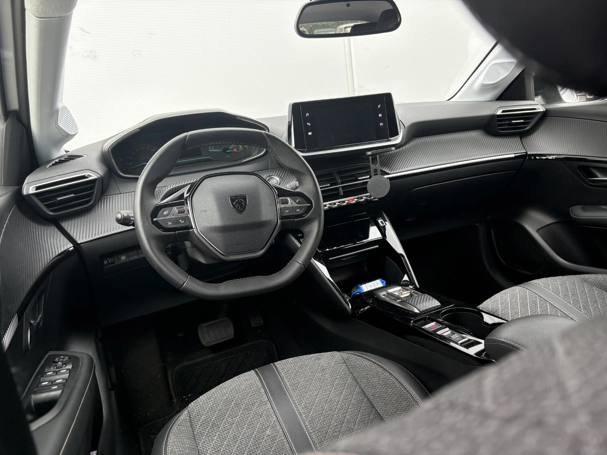 Peugeot-e-208-image-8