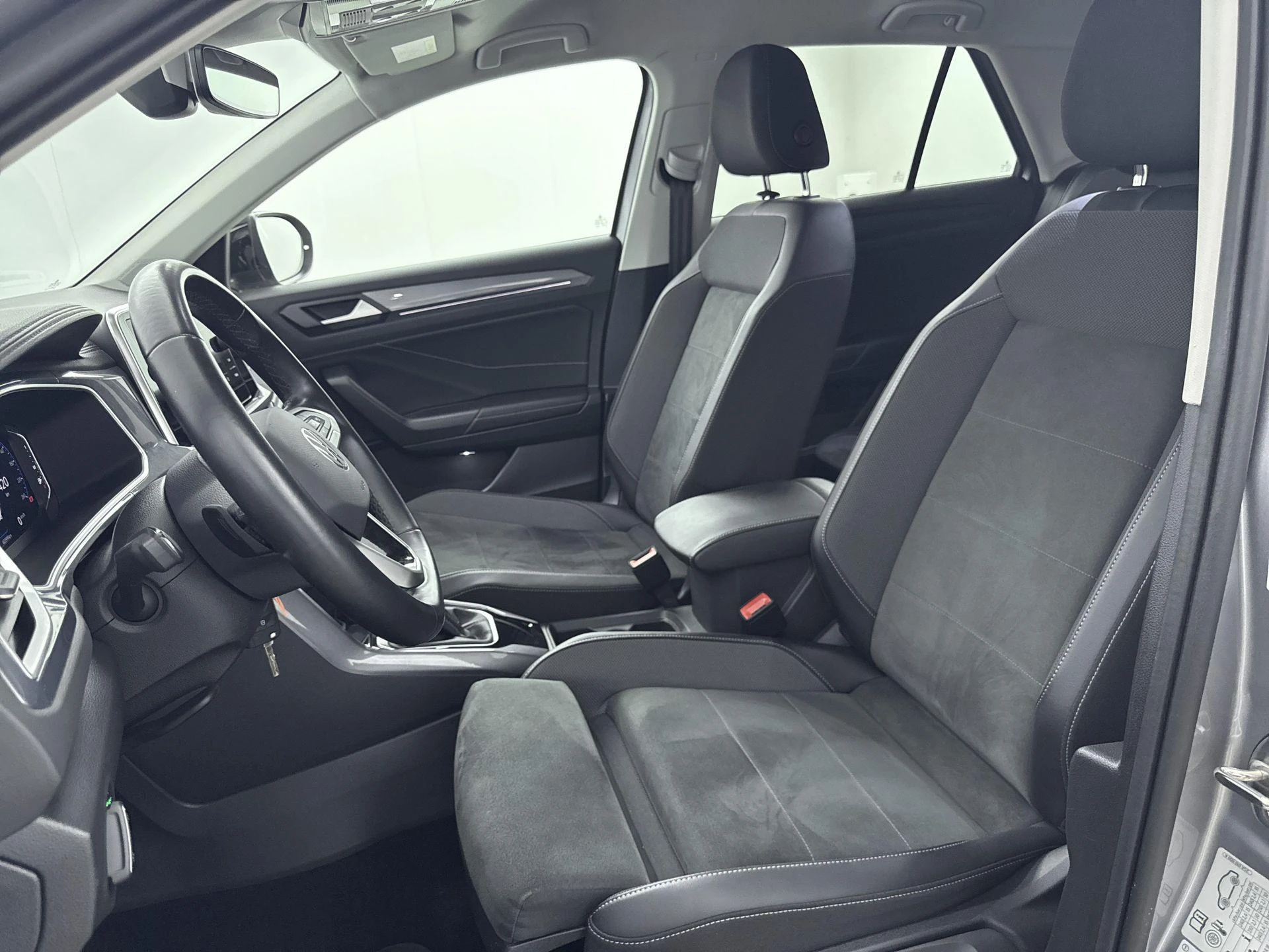 Volkswagen-T-Roc-image-23