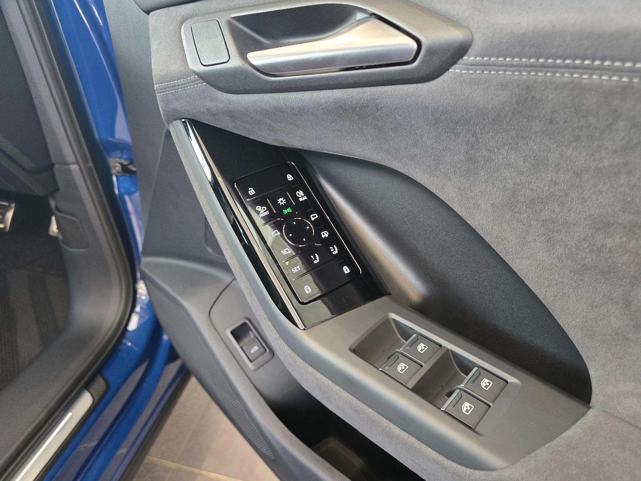 Audi-Q6 e-tron-image-21