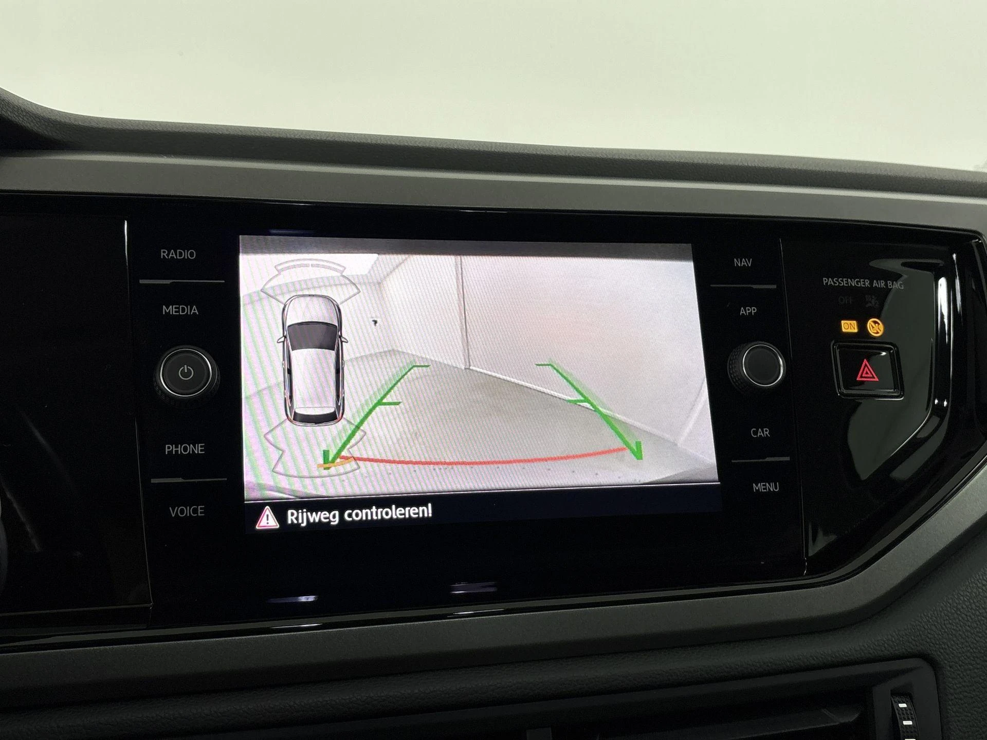Volkswagen-Polo-image-9