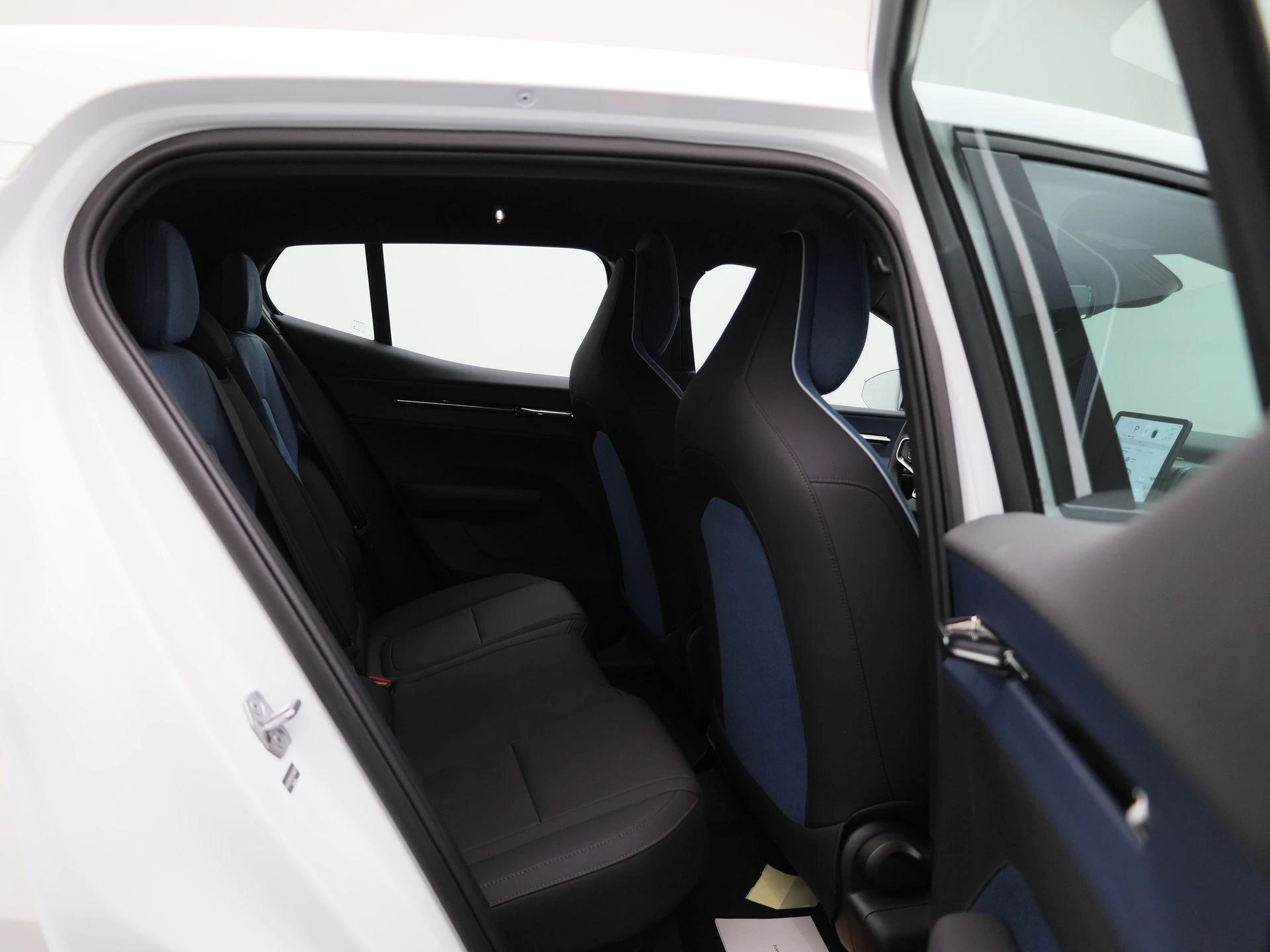 Volvo-EX30-image-34