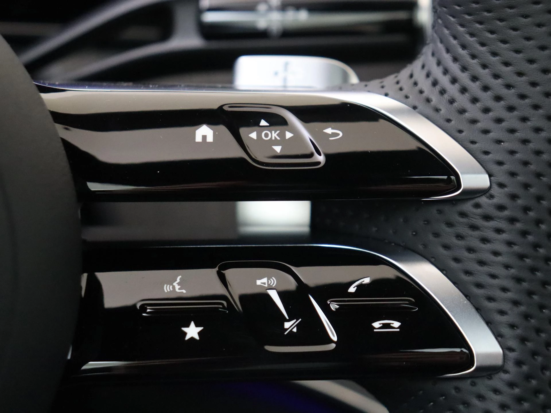 Mercedes-Benz-EQE-image-15