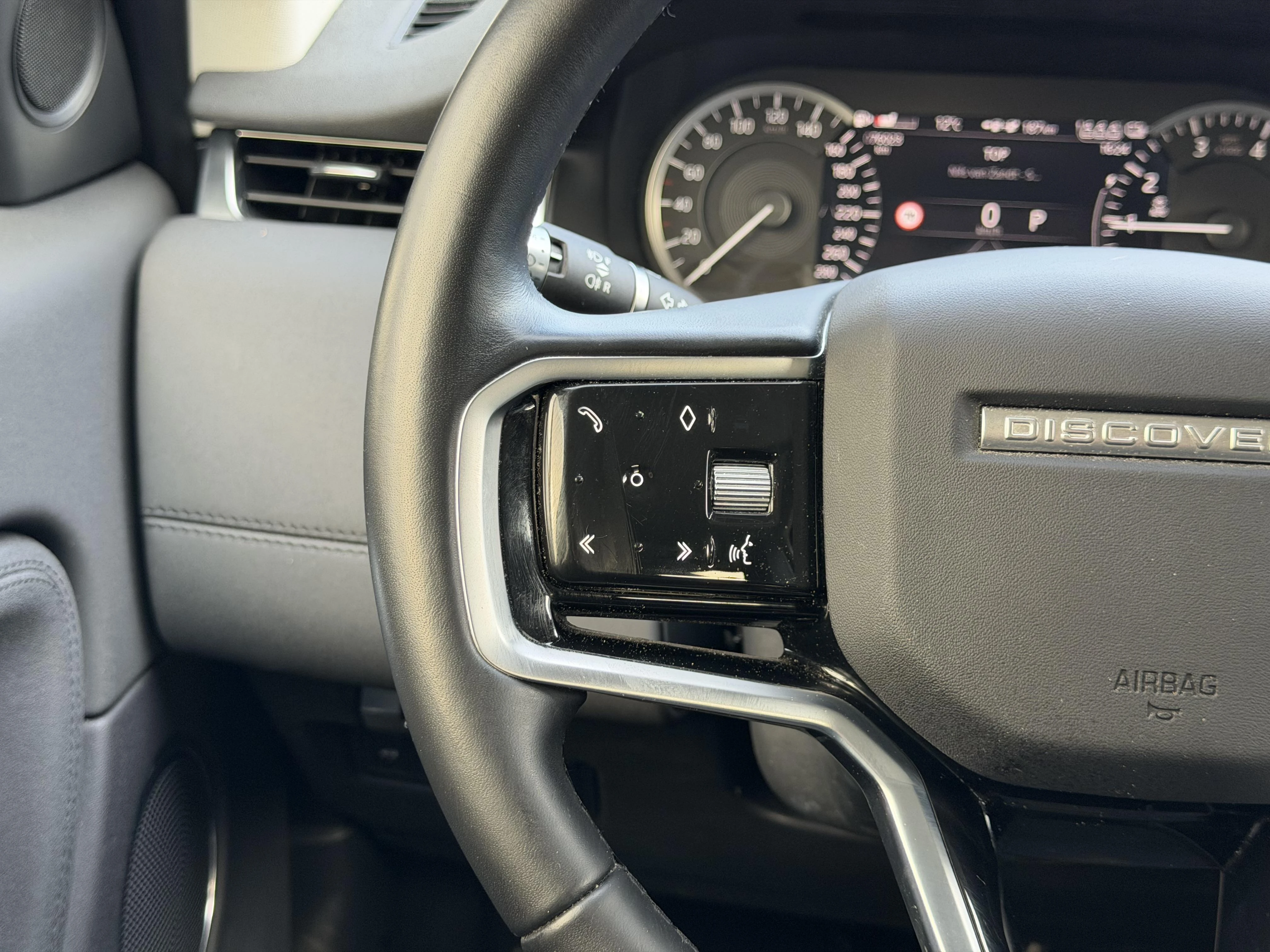 Land Rover-Discovery Sport-image-14