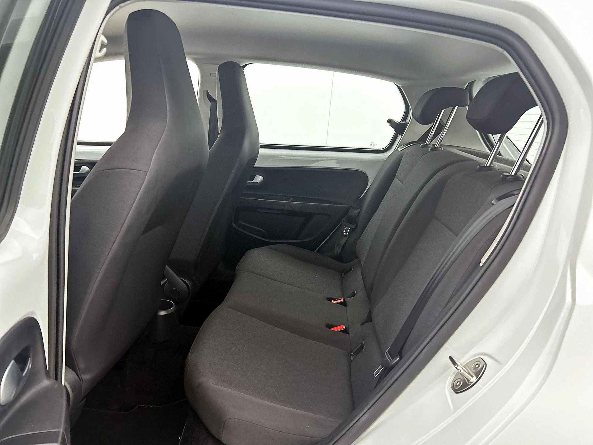 Volkswagen-up!-image-24