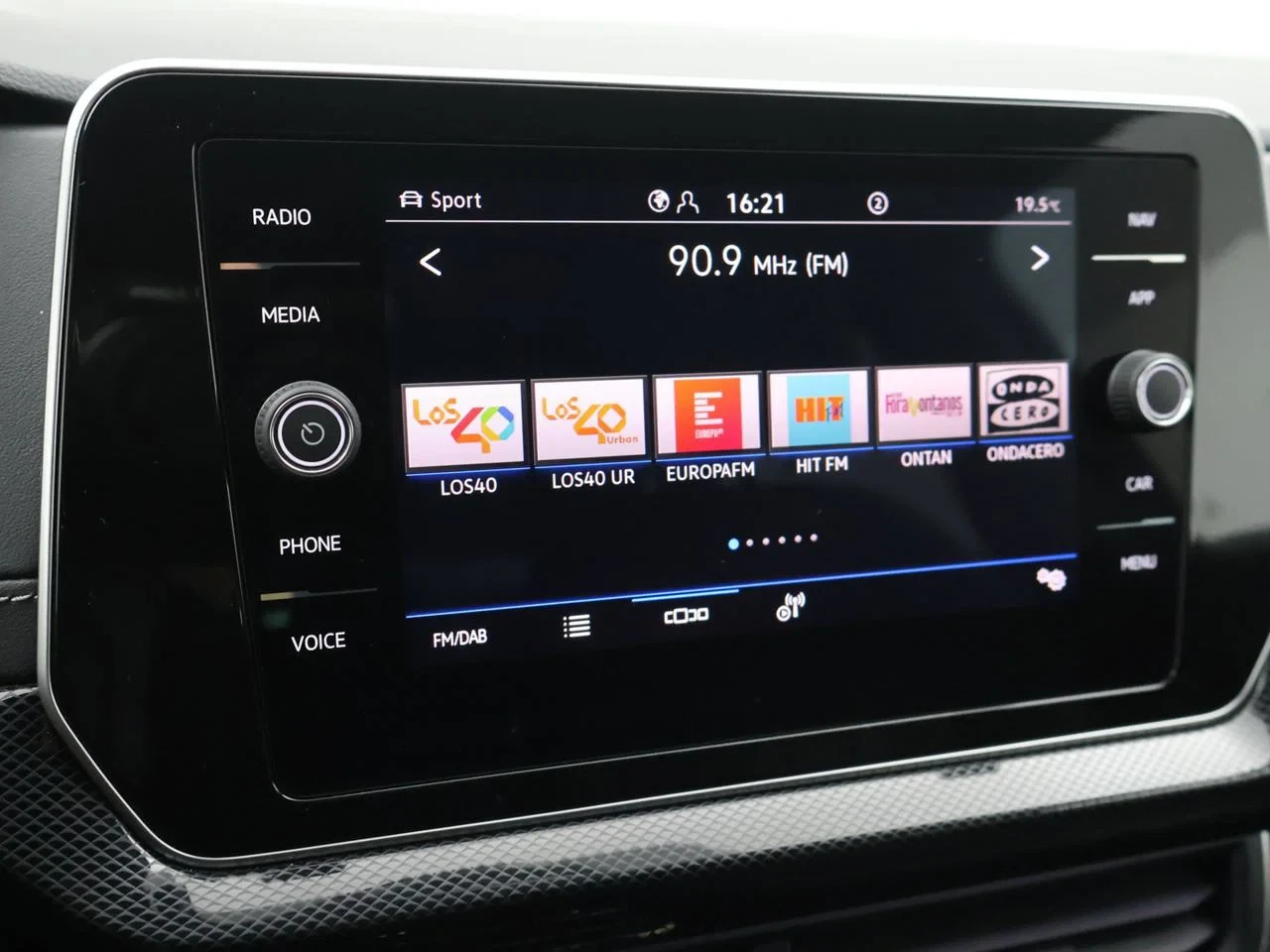 Volkswagen-T-Cross-image-7