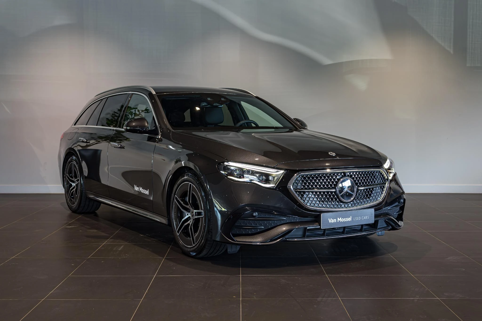 Mercedes-Benz-E-Klasse-image-2