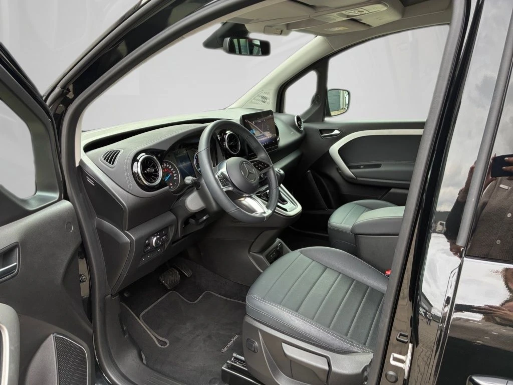 Mercedes-Benz-EQT 200-image-10