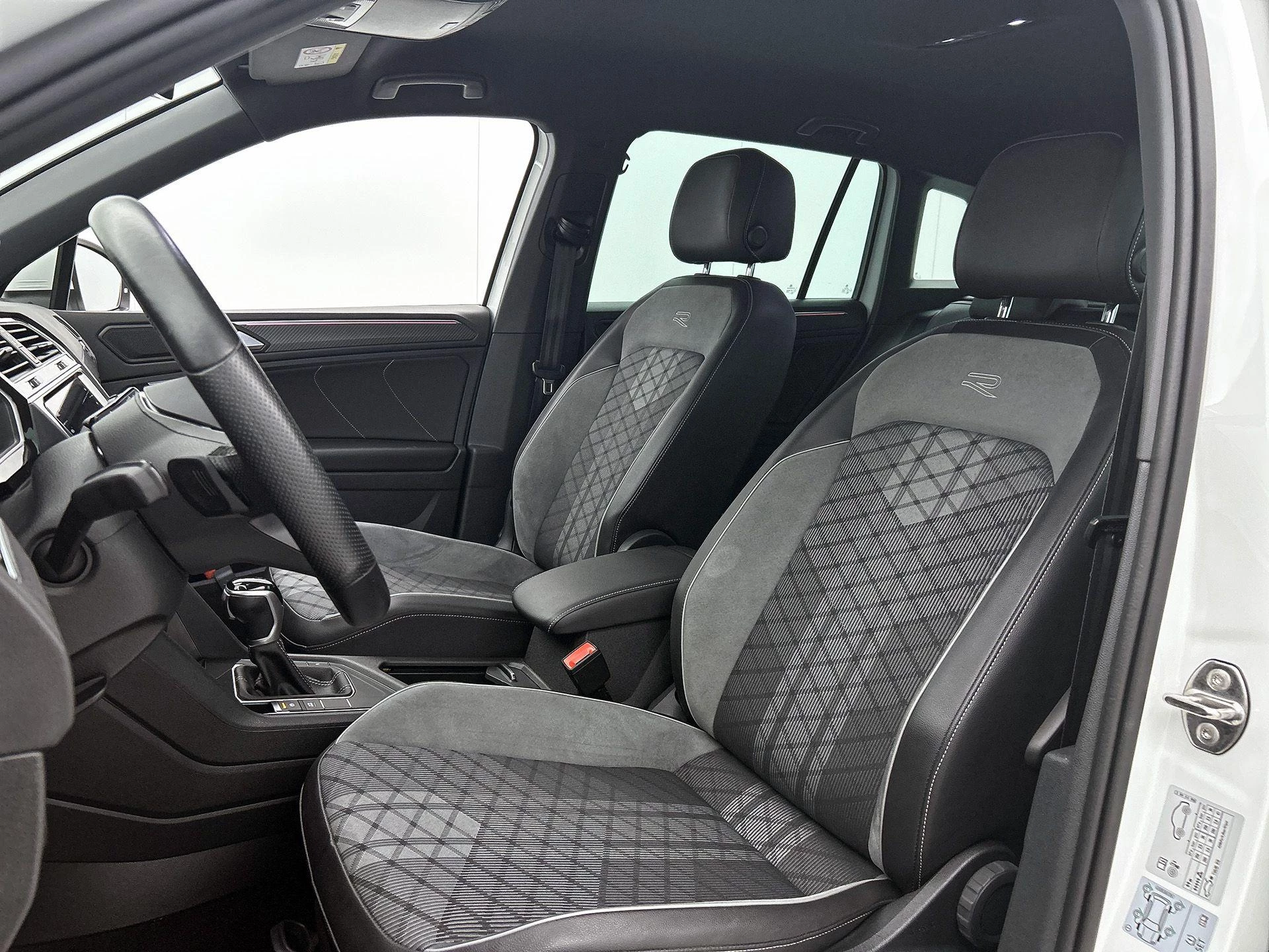 Volkswagen-Tiguan-image-36