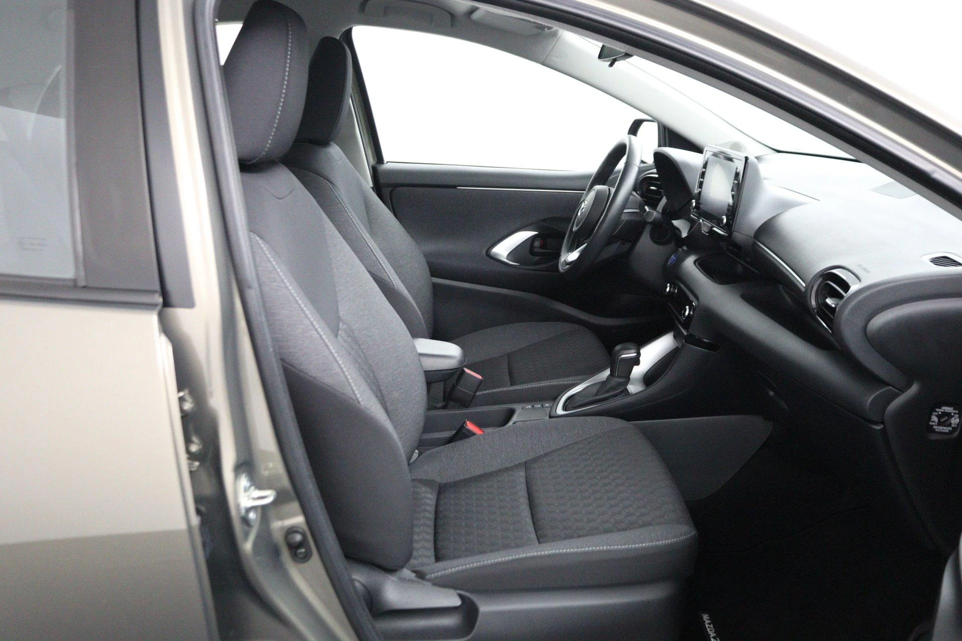 Mazda-2 Hybrid-image-17