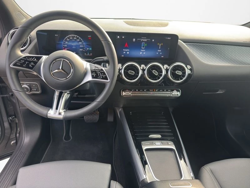 Mercedes-Benz-GLA-image-15